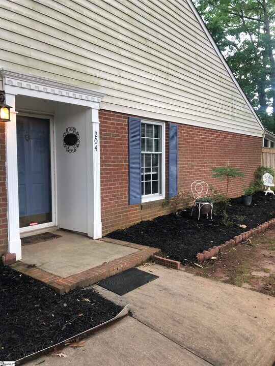204 Wenwood Cir in Greenville, SC - Building Photo