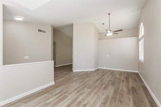 5908 Cherry Falls Ct in Las Vegas, NV - Foto de edificio - Building Photo