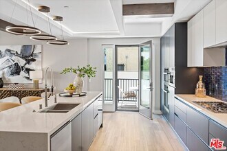 160 N La Peer Dr in Beverly Hills, CA - Building Photo - Building Photo