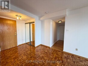 2760-2760 Carousel Crescent in Ottawa, ON - Building Photo - Building Photo