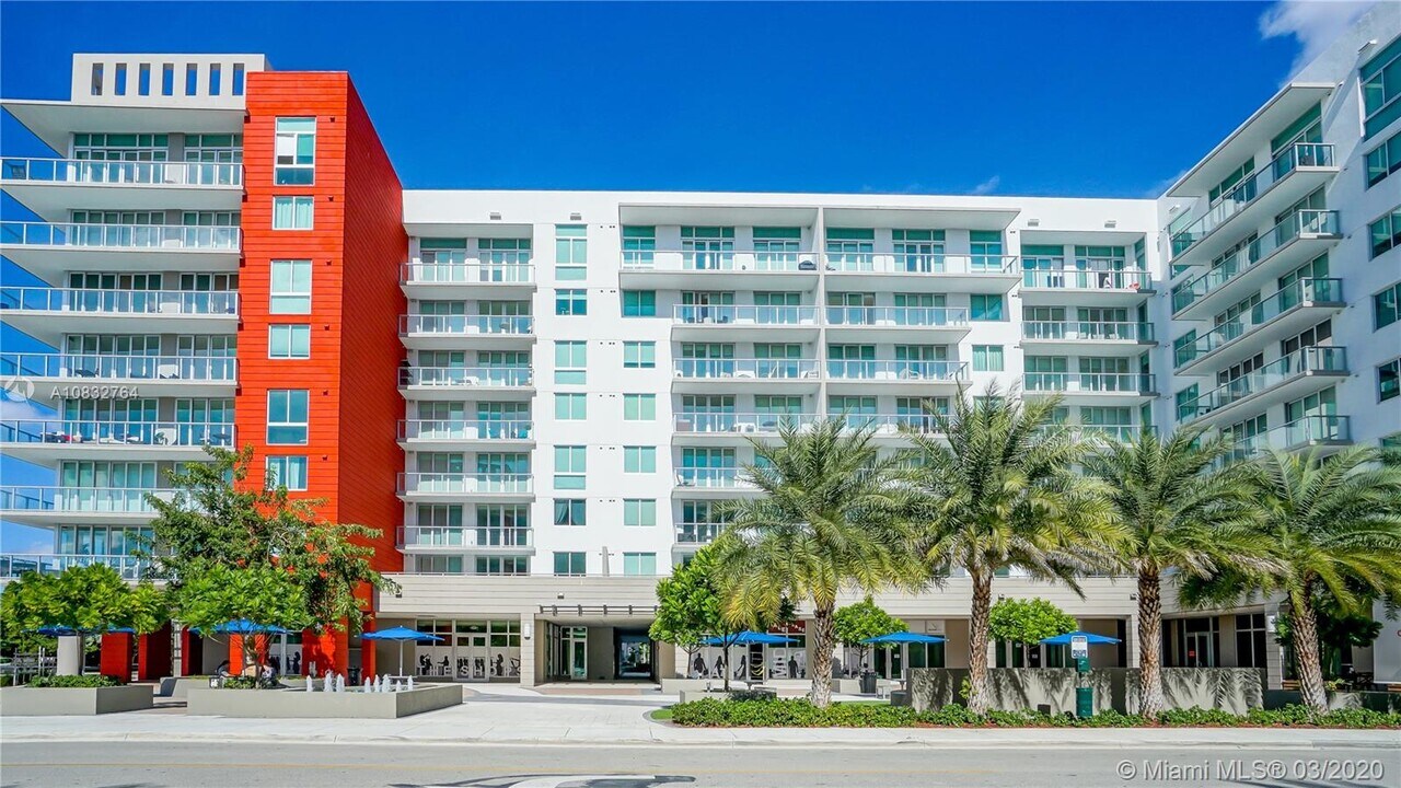 7875 NW 107th Ave, Unit 301 in Doral, FL - Building Photo