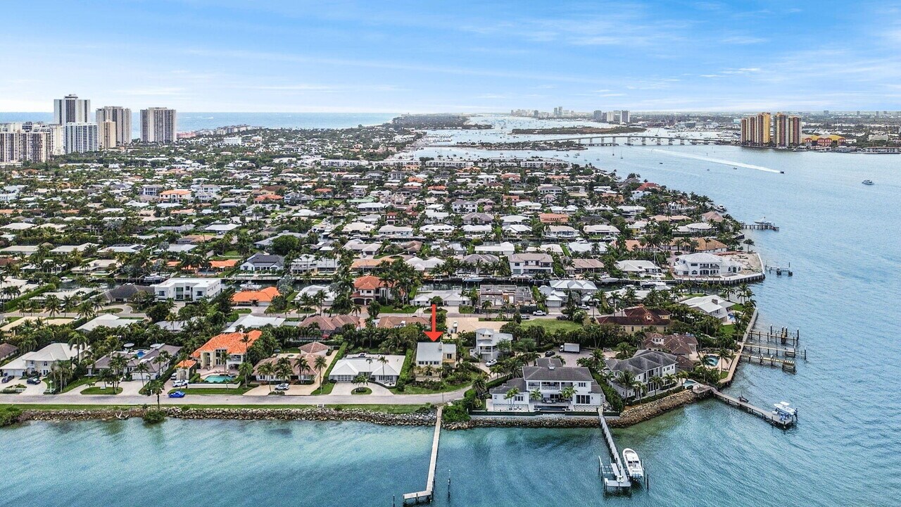 1031 Pine Point Rd in West Palm Beach, FL - Building Photo