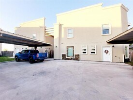 2101 Taxco Ct, Unit 4 in Edinburg, TX - Building Photo
