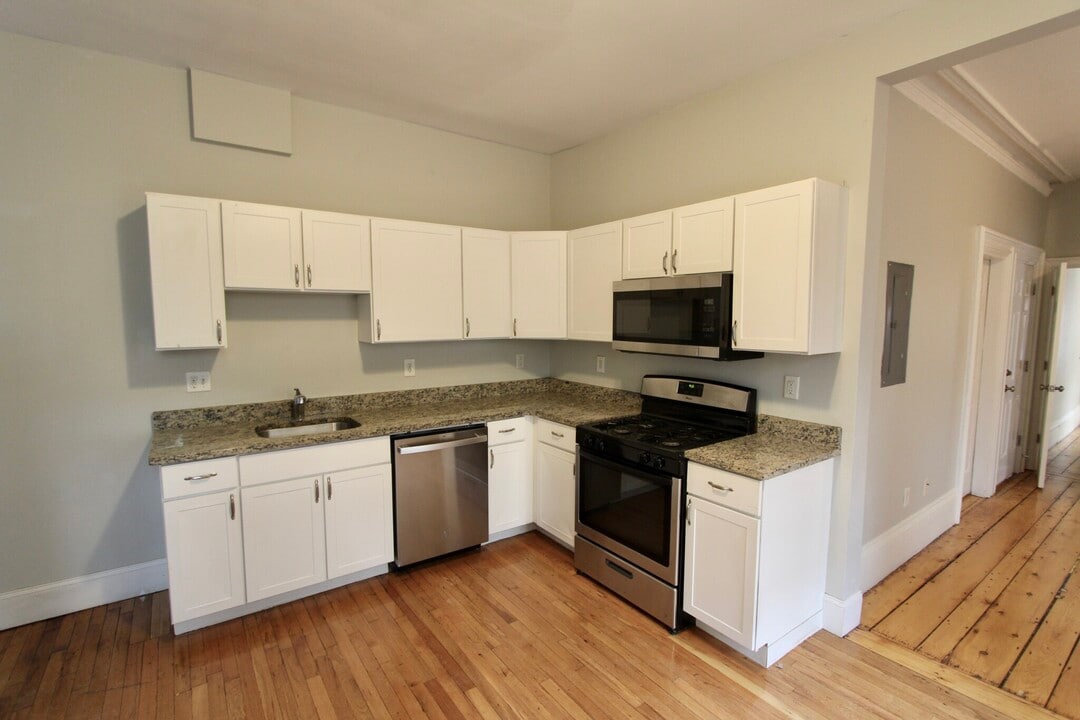 126 Saratoga St, Unit #2 in Boston, MA - Building Photo