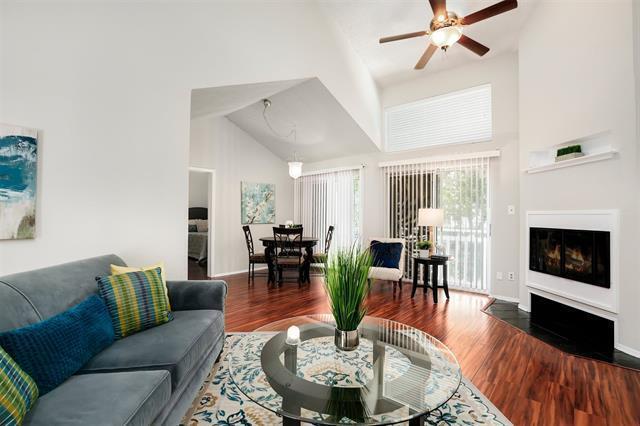 621 Cimarron Trl, Unit 621 in Irving, TX - Building Photo