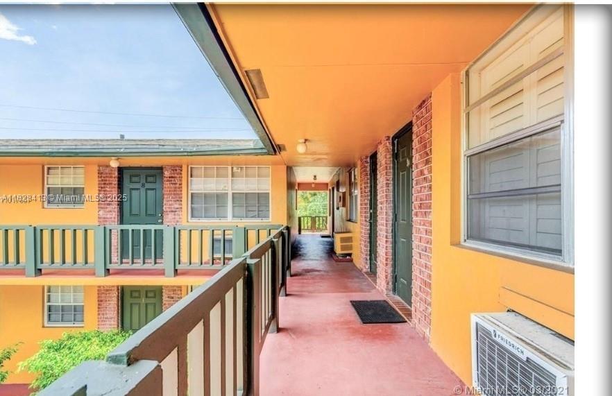 1702 McKinley St in Hollywood, FL - Building Photo
