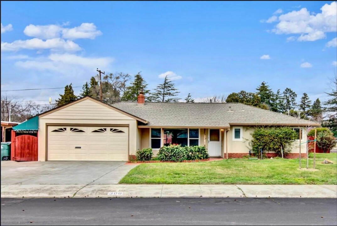 300 Magnolia Ave in Vacaville, CA - Building Photo