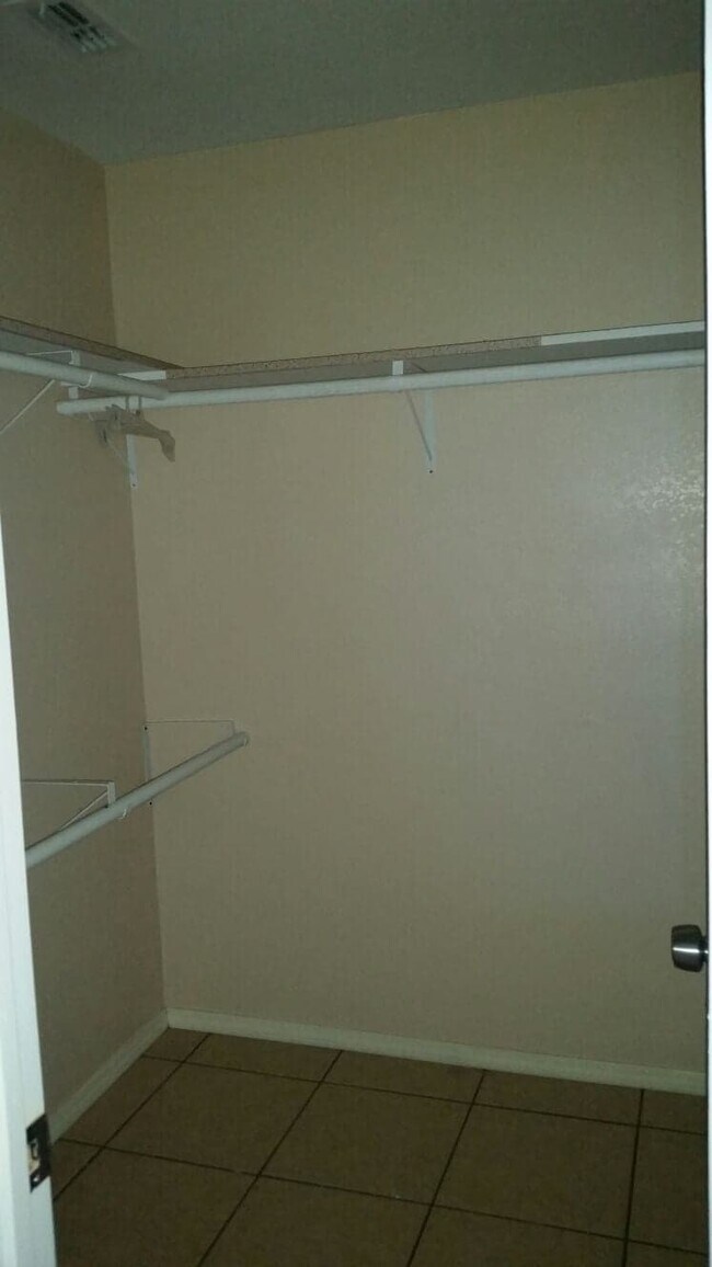 909 E Jefferson St in Brownsville, TX - Building Photo - Building Photo