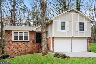 4702 Lucerne Valley Rd SW in Lilburn, GA - Building Photo