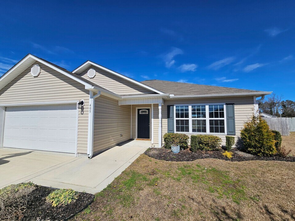 405 Midnight Dr in Richlands, NC - Building Photo
