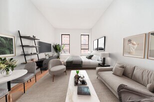 331 W 43rd St in New York, NY - Building Photo