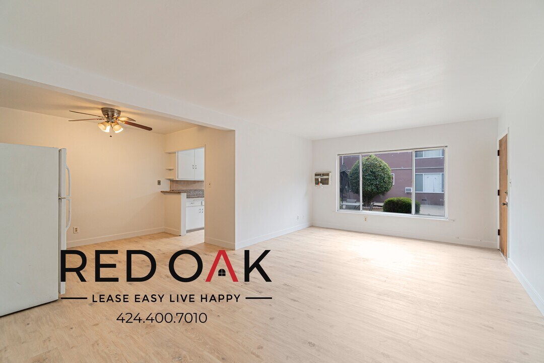 3925 Roxanne Ave in Los Angeles, CA - Building Photo
