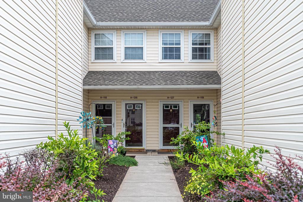 127 Horseshoe Dr in Quakertown, PA - Building Photo