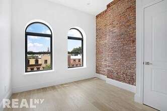 443 Jefferson Ave in Brooklyn, NY - Foto de edificio - Building Photo