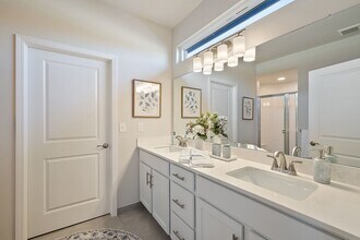 17988 Galleria Ln-Unit -7203 in Clinton Township, MI - Building Photo - Building Photo