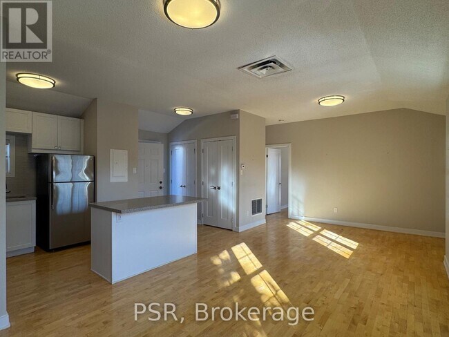 6 Sutherland Dr in Toronto, ON - Building Photo - Building Photo