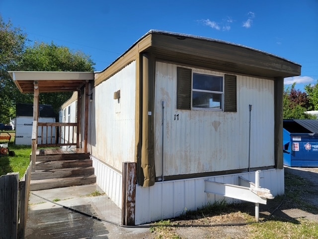 property at 1317 E Elgin St