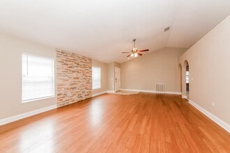 1018 Brenton Leaf Dr in Ruskin, FL - Building Photo - Building Photo