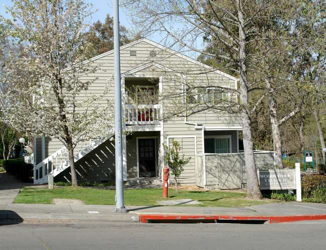 Woodcreek Village in Santa Rosa, CA - Foto de edificio - Building Photo