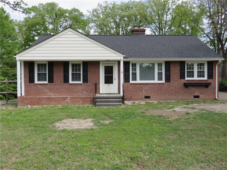 8708 Mapleton Rd in Richmond, VA - Building Photo