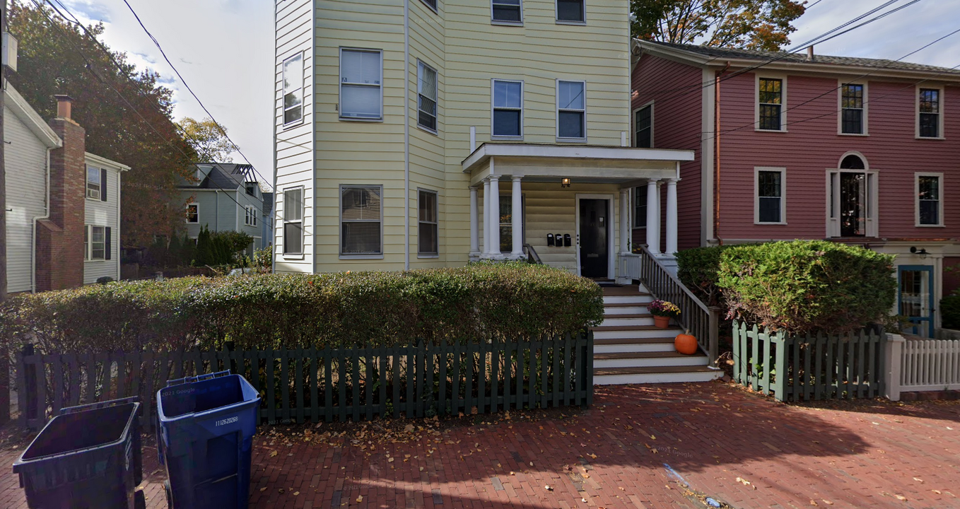 36 Speridakis Ter, Unit 1 in Cambridge, MA - Foto de edificio