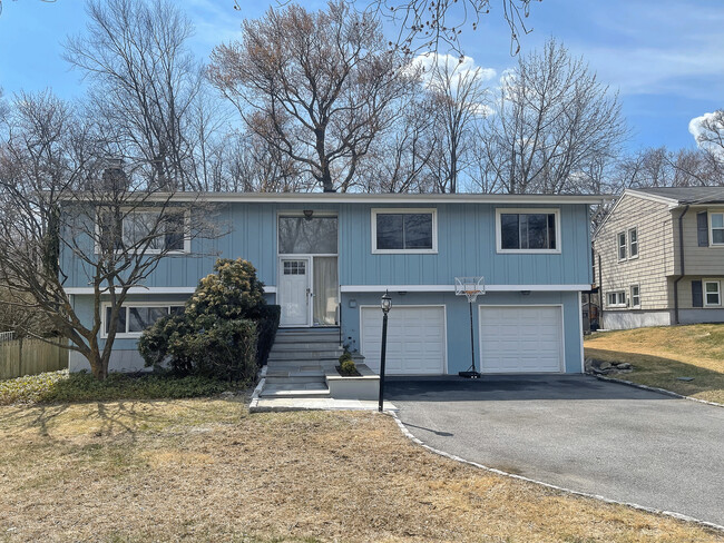 property at 10 Surrey Dr