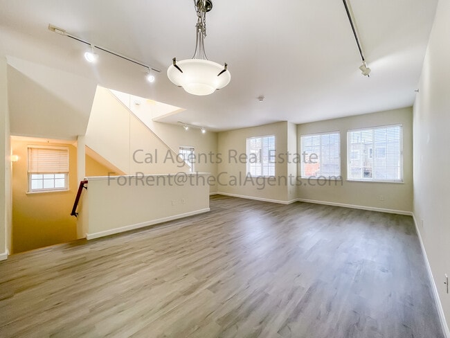 909 Adams St in Albany, CA - Building Photo - Building Photo