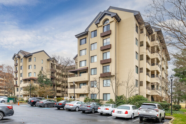 Miramont Villas Condos in Rockville, MD - Building Photo - Building Photo