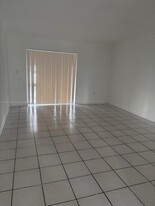 2710 W 76th St in Hialeah, FL - Building Photo