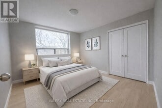 815 Kennedy Rd in Toronto, ON - Building Photo - Building Photo