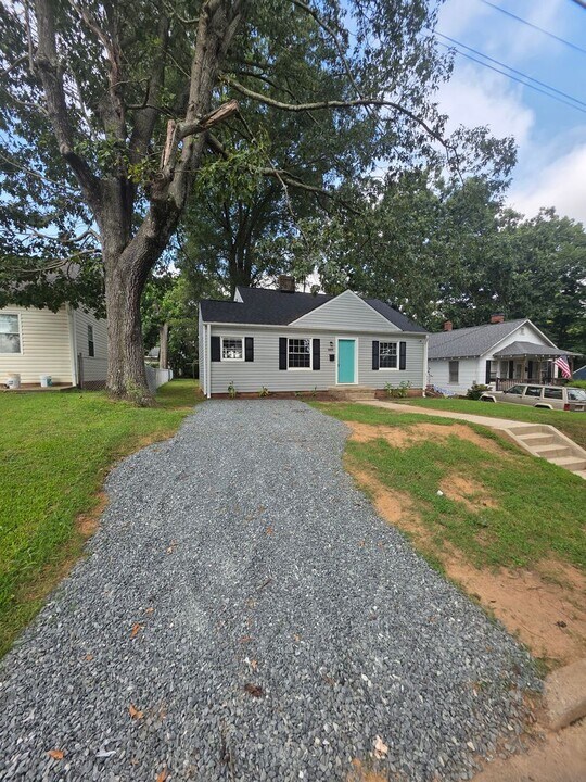 2738 Patria St in Winston-Salem, NC - Building Photo
