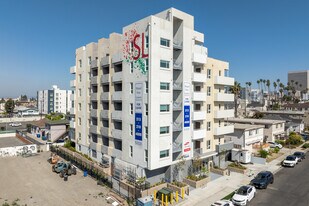 983 Dewey Ave in Los Angeles, CA - Building Photo