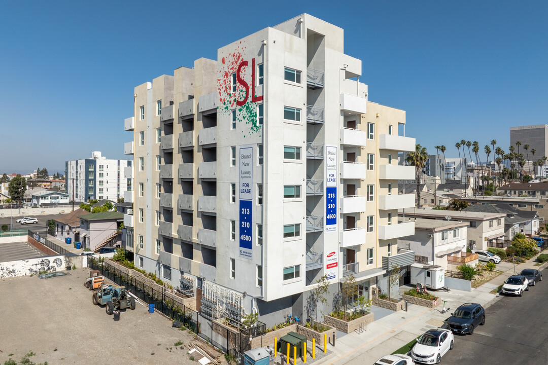 983 Dewey Ave in Los Angeles, CA - Foto de edificio