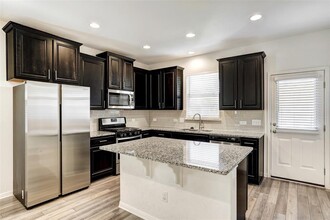 12006 Tolson Dr in Manor, TX - Foto de edificio - Building Photo