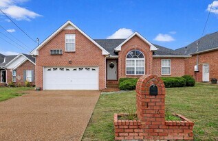 116 Edgeview Dr in Hendersonville, TN - Building Photo