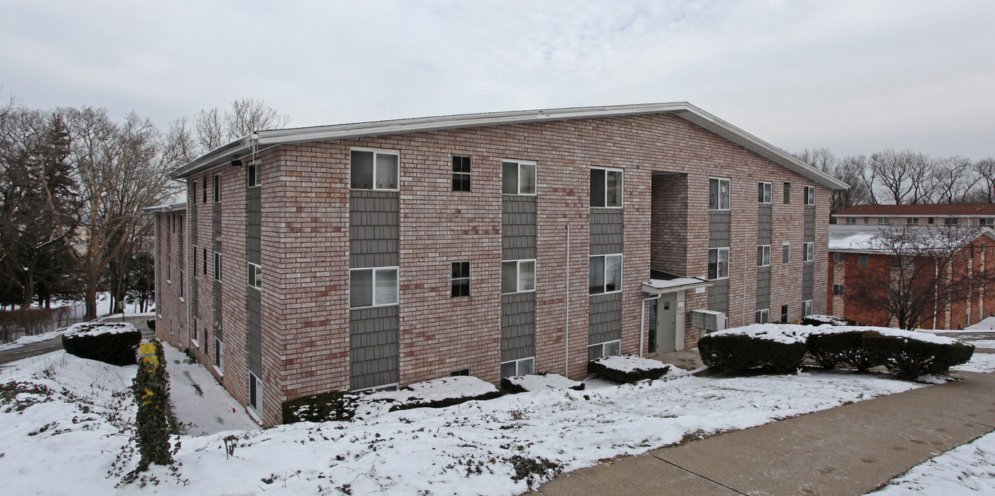 Park Avenue Apartments in West Mifflin, PA - Building Photo