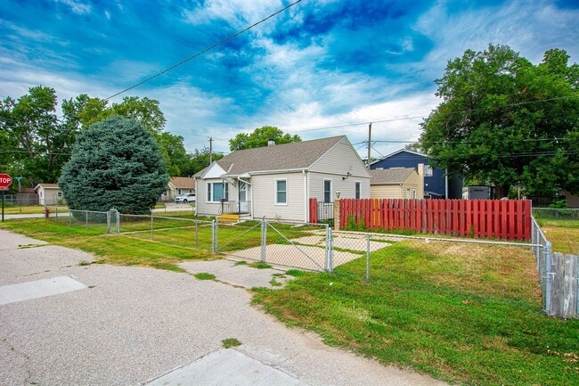 property at 1502 Silver Ln