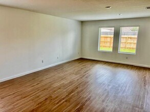 2206 Glenlloyd Ter Rd in League City, TX - Building Photo - Building Photo