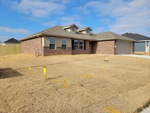 923 N Labrador Ave in Republic, MO - Building Photo - Building Photo