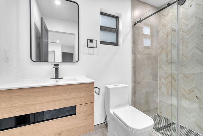 2460 SW 58th Manor in Fort Lauderdale, FL - Building Photo - Building Photo