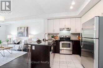 570 Lolita Gardens in Mississauga, ON - Building Photo - Building Photo