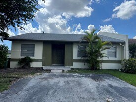 12250 SW 113th Ln in Miami, FL - Building Photo
