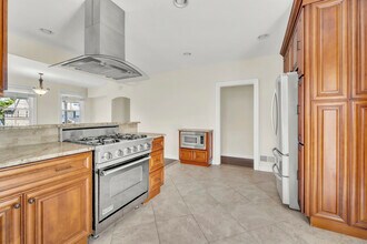 83 Beaumont St in Fairfield, CT - Building Photo - Building Photo