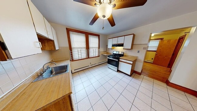 1 Normandy St, Unit 3 in Boston, MA - Foto de edificio - Building Photo