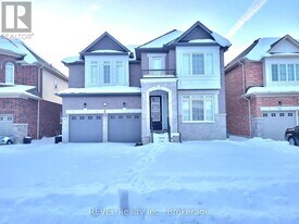 9275 White Oak Ave in Niagara Falls, ON - Building Photo