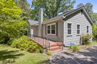 214 Waddell Rd, Unit B in Taylors, SC - Building Photo - Building Photo