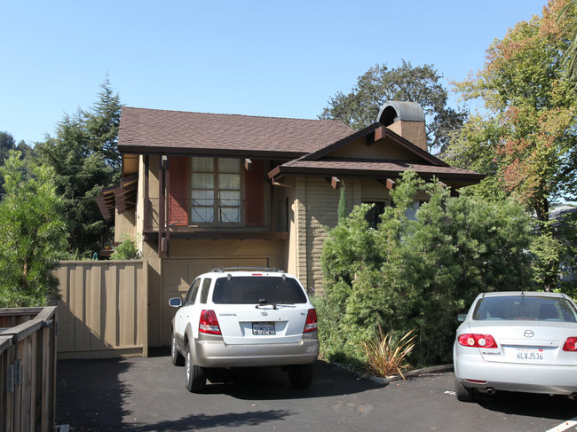 1135-1137 Sir Francis Drake Blvd in Kentfield, CA - Building Photo - Building Photo