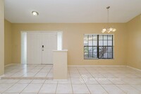 203 Arbor Dr E in Palm Harbor, FL - Foto de edificio - Building Photo