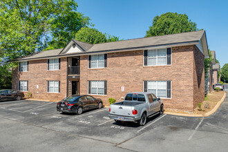 East Ridge Village in East Ridge, TN - Building Photo - Building Photo