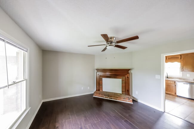 111 Saralee Dr in Huntsville, AL - Building Photo - Building Photo